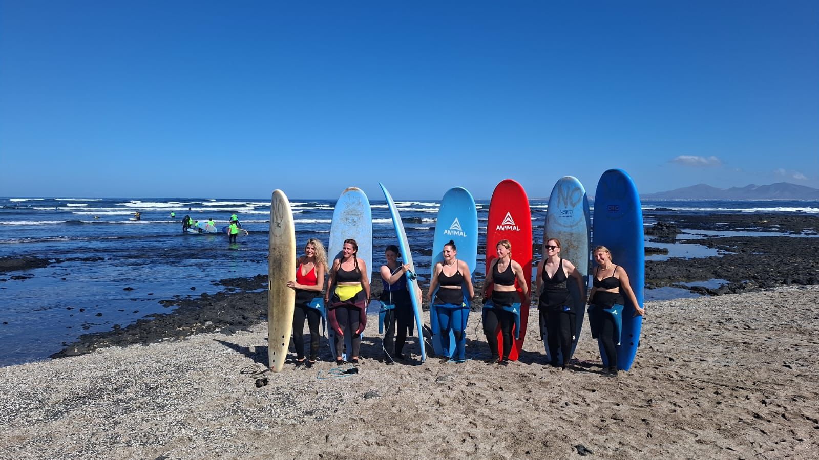 Surfgruppe am Strand